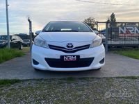 Usata Toyota Yaris Lounge 90 CV (66 kW) 2013 Bianco Berlina