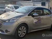 Usata Peugeot 208 68 CV (50 kW) 2014 Grigio Utilitaria