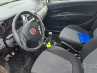 Usata Fiat Grande Punto 77 CV (56 kW) 2011 Grigio Utilitaria