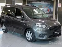 Usata Ford Tourneo Courier 101 CV (74 kW) 2021 Grigio Monovolume