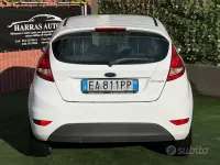Usata Ford Fiesta 92 CV (67 kW) 2010 Bianco Berlina