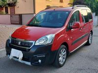 Usata Peugeot TePee Outdoor 114 CV (83 kW) 2015 Rosso Station wagon