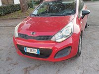 Usado Kia Rio 85 HP (62 kW) 2011 Vermelho Sedan
