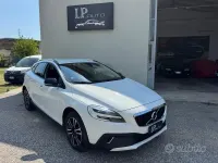 Usata Volvo V40 CC Plus 120 CV (88 kW) 2017 Bianco Station wagon