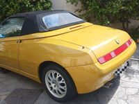 Begagnad Alfa Romeo Spider 144 HK (105 kW) 1999 Gul Cab