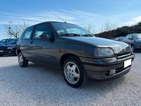Usata Renault Clio 78 CV (57 kW) 1994 Grigio Berlina