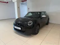 Usata Mini Cooper Classic 114 kW (156 CV) 2025 Midnight black ii Utilitaria