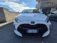 Usata Toyota Yaris Hybrid Business Edition 92 CV (67 kW) 2021 Bianco Berlina
