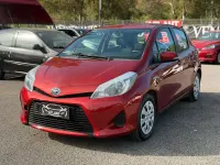 Second-hand Toyota Yaris Hybrid Lounge 74 CP (54 kW) 2013 Roșu Hatchback