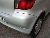 Usata Toyota Yaris Luna 69 CV (50 kW) 2000 Argento Berlina