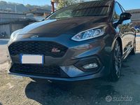 Usata Ford Fiesta 125 CV (91 kW) 2018 Grigio Utilitaria