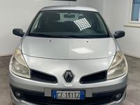 Usata Renault Clio II 86 CV (63 kW) 2006 Argento Berlina