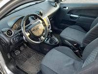 Usata Ford Fiesta 73 CV (53 kW) 2004 Grigio Utilitaria