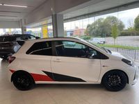 Usata Toyota Yaris 212 CV (155 kW) 2018 Bianco Berlina