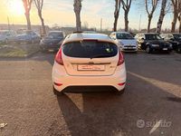 Usata Ford Fiesta 81 CV (59 kW) 2012 Bianco Utilitaria