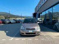 Usata Toyota Yaris Sol 65 CV (47 kW) 2004 Grigio Utilitaria
