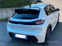 Usata Peugeot 208 GT-line 102 CV (75 kW) 2019 Bianco Utilitaria