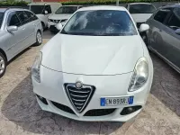 Usata Alfa Romeo Giulietta Distinctive 120 CV (88 kW) 2012 Bianco pastello Utilitaria