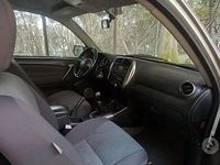 Usata Toyota RAV4 128 CV (94 kW) 2005 Grigio SUV
