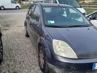 Usata Ford Fiesta Zetec 68 CV (50 kW) 2004 Grigio Utilitaria