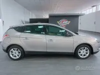 Usata Lancia Delta Platinum 120 CV (88 kW) 2013 Oro Utilitaria