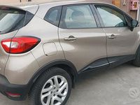 Käytetty Renault Captur 120 HP (88 kW) 2014 Harmaa Katumaasturi