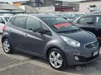 Usado Kia Venga EX 90 CV (66 kW) 2012 Gris Utilitario