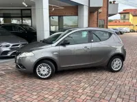 Usata Lancia Ypsilon Gold 69 CV (50 kW) 2017 Grigio scuro Utilitaria