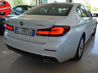 Usata BMW 530e Efficient Dynamics 184 CV (135 kW) 2022 Bianco Berlina
