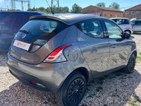 Begagnad Lancia Ypsilon 85 HK (62 kW) 2014 Grå Halvkombi