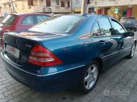 Usata Mercedes C220 Avantgarde 150 CV (110 kW) 2004 Blu Berlina