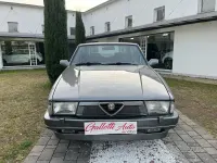 Usata Alfa Romeo 75 148 CV (108 kW) 1989 Grigio Berlina