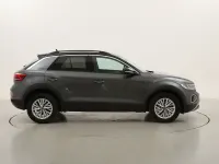 Usata VW T-Roc Life 110 CV (80 kW) 2022 Grigiogrigio SUV