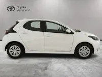 Usata Toyota Yaris Hybrid Active 92 CV (67 kW) 2025 Bianco Berlina