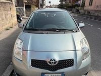 Usata Toyota Yaris Sol 69 CV (50 kW) 2007 Grigio Utilitaria