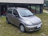 Usata Toyota Yaris Verso Sol 84 CV (61 kW) 2003 Grigio Monovolume