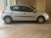 Usata Renault Clio II Dynamique 74 CV (54 kW) 2010 Grigio Berlina