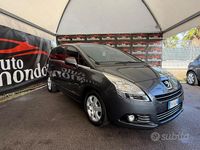 Usata Peugeot 5008 112 CV (82 kW) 2011 Grigio Monovolume