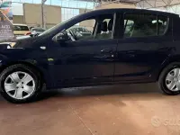 Usata Dacia Sandero Ambiance 90 CV (66 kW) 2017 Rosso Berlina
