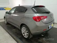 Usata Alfa Romeo Giulietta Super 120 CV (88 kW) 2017 Grigio metallizzato Utilitaria