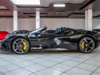 Usata Ferrari SF90 999 CV (734 kW) 2022 Nero Cabrio