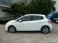 Usata Peugeot 208 Allure 68 CV (50 kW) 2015 Bianco Utilitaria