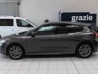Usata Ford Focus ST-Line 125 CV (91 kW) 2023 Magnetic grey (metallizzato) Berlina