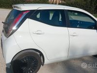 Usata Toyota Aygo 69 CV (50 kW) 2015 Bianco Utilitaria