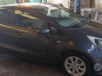 Usata Kia Rio 84 CV (61 kW) 2016 Grigio Utilitaria