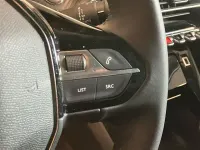 Usata Peugeot 2008 Allure 102 CV (75 kW) 2022 Grigio scuro SUV