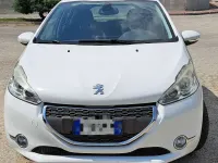 Usata Peugeot 208 Active 82 CV (60 kW) 2013 Bianco Utilitaria