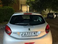 Usata Peugeot 208 75 CV (55 kW) 2019 Grigio Utilitaria