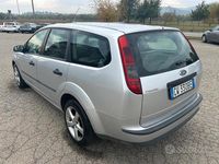 Begagnad Ford Focus S 90 HK (66 kW) 2005 Grå Kombi