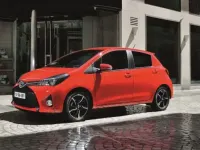 Usata Toyota Yaris Active 101 CV (74 kW) 2016 Bianco Utilitaria